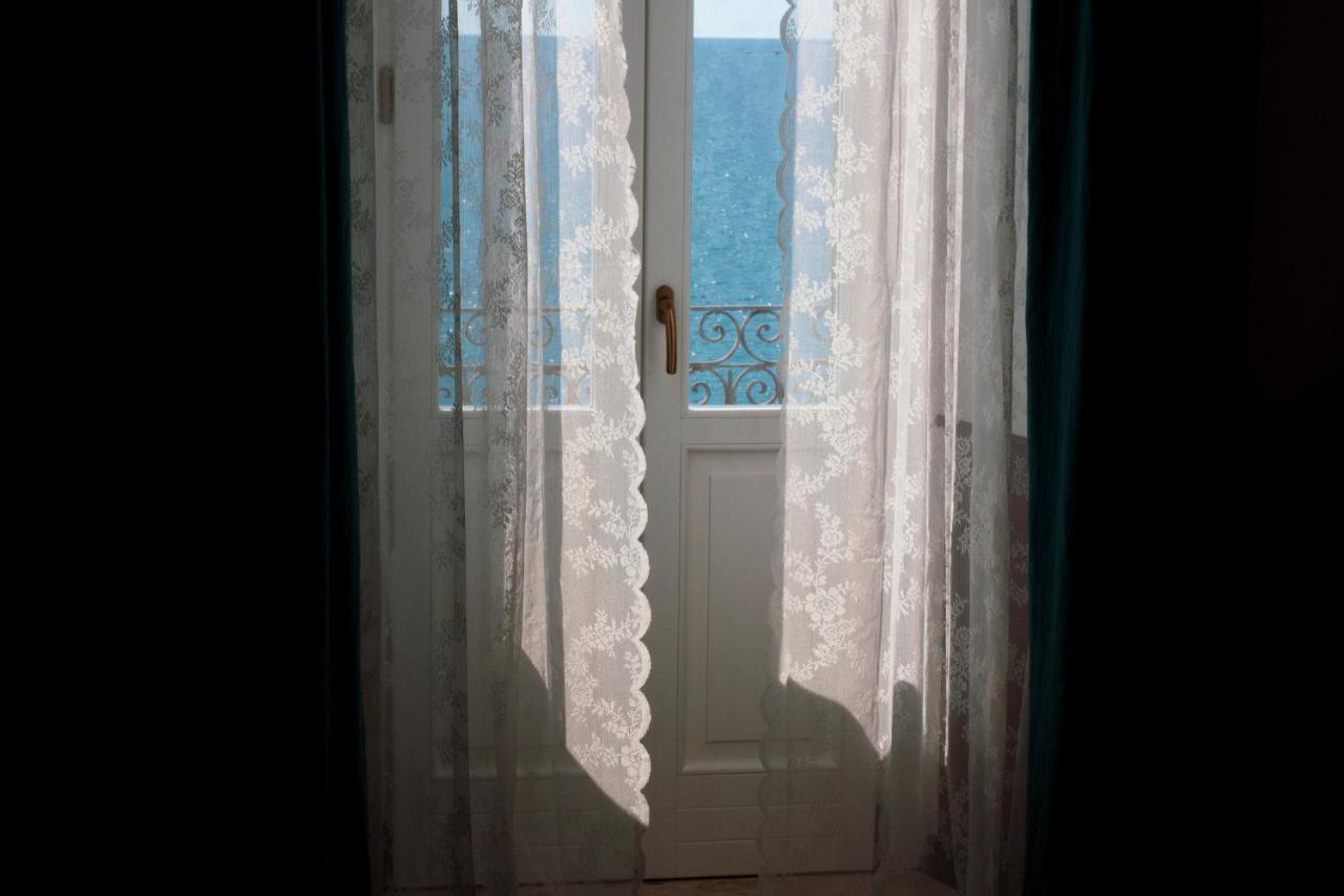 B&B Le Finestre Sul Mare Tarent Zewnętrze zdjęcie